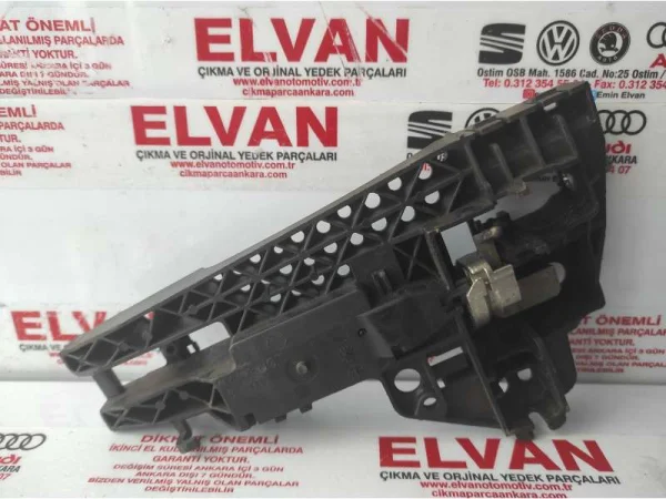 8T0837886 | Audi A5 Dış Kapı Kolu Braketi VAG