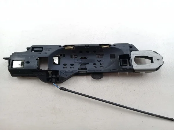 8W0837811A | Audi A4 Dış Kapı Kolu Yatak Kancası VAG
