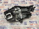 517837811H | Sol Ön Kapı Kol Braketi | VW Golf, Passat, Tiguan, Touran - 1