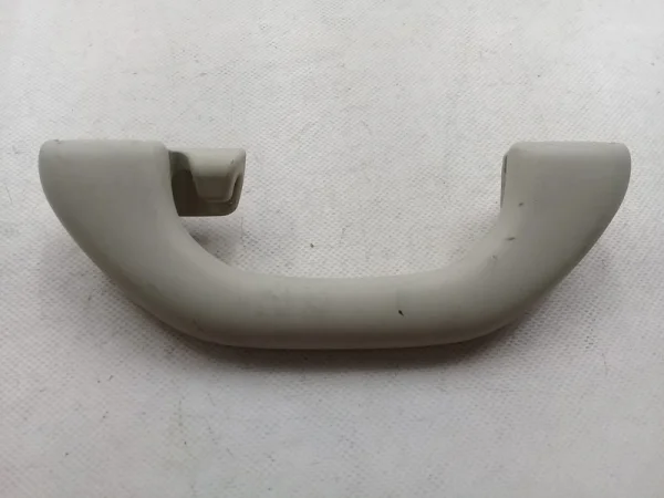 561857607C | Katlanır Arka Tavan Tutamağı | VW Passat - Skoda Octavia VAG