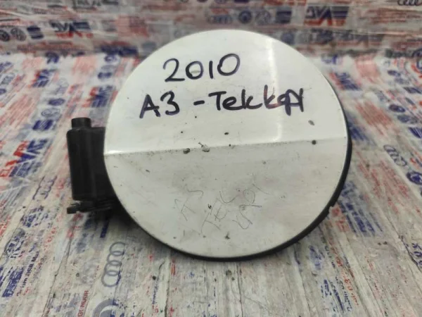 8P0809999D | Audi A3 Yakıt Depo Kapağı VAG