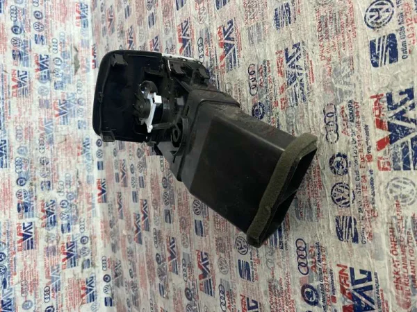 8V0819203A | Arka Havalandırma Izgarası | Audi A3, RS 3 VAG