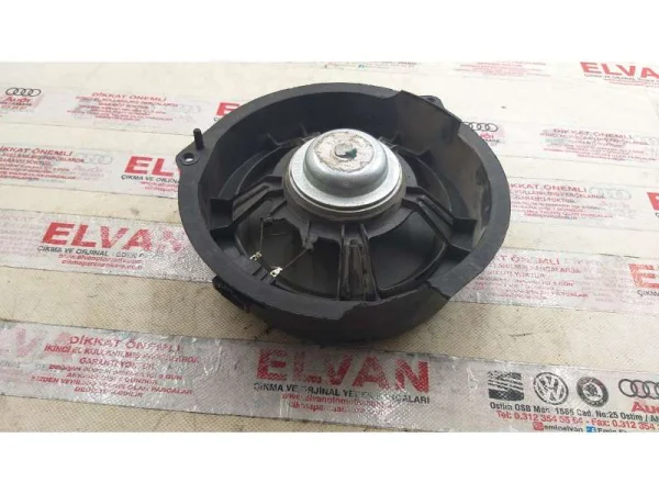 8K0035411 | Audi A4 Arka Kapı Hoparlörü VAG