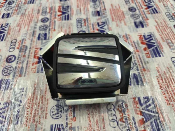 5F0827565C | Seat Leon Bagaj Açma Kolu VAG