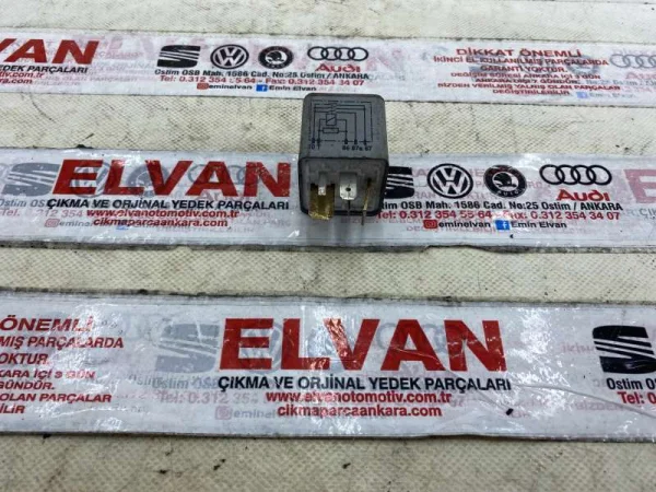 4D0951253 | Yakıt Pompa Rölesi | VW Passat - Audi 100 Serisi, 200 Serisi, 80 Serisi, A4 - Skoda Superb VAG