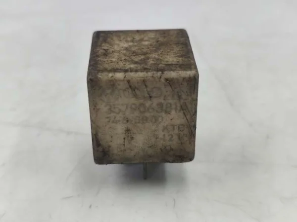 357906381A | Yakıt Pompası Rölesi | VW Golf, Jetta, Passat, Polo - Audi A3 - Seat Alhambra VAG