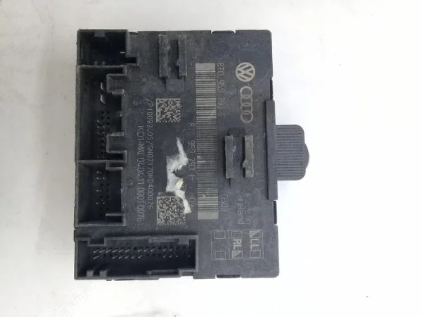 8T0959793F | Kapı Beyni VAG