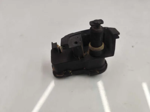 2H0810773G | VW Amarok Depo Kapağı Kilidi VAG