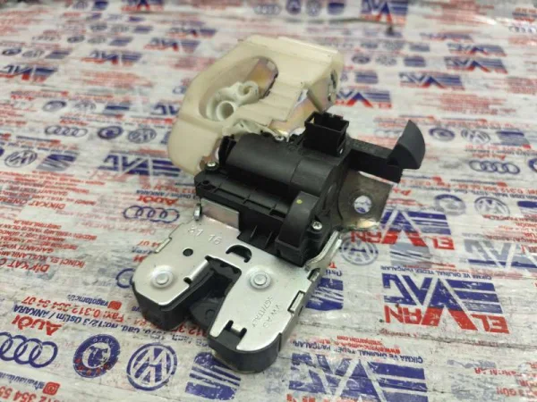 3G0827503C | VW Passat Arka Bagaj Kilidi VAG
