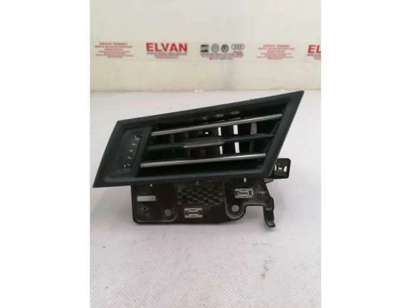 3G1819701D | VW Passat Sol Havalandırma Izgarası VAG