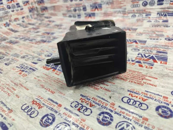 7H0815706A | VW Transporter Sağ Orta Havalandırma Izgarası VAG