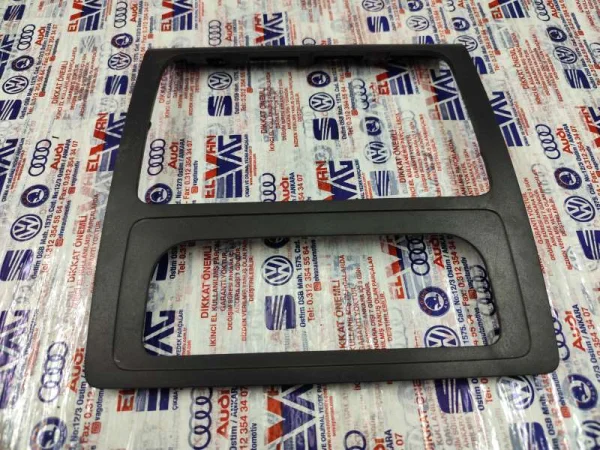 2K5858061 | VW Caddy Teyp Çerçevesi VAG