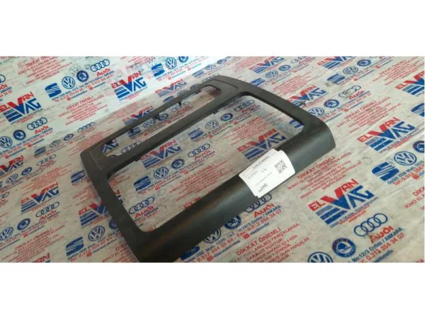 2K5858061 | VW Caddy Teyp Çerçevesi VAG