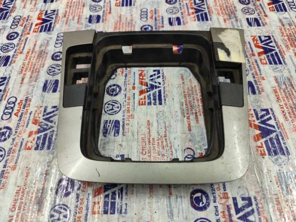 3C0864263 | VW Passat Vites Çerçevesi VAG