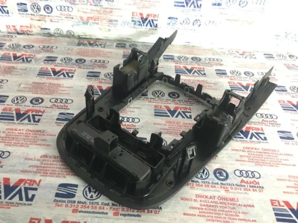 8K0864261F | Orta Konsol Paneli | Audi A4, A5, Q5 VAG