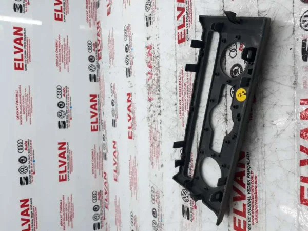 2H6857304A | VW Amarok Klima Panel Çerçevesi VAG