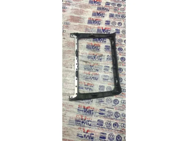 6R0858069E | VW Polo Teyp Çerçevesi VAG