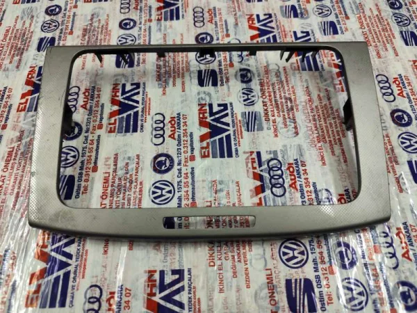 3C0858069M | VW Passat Teyp Çerçevesi VAG