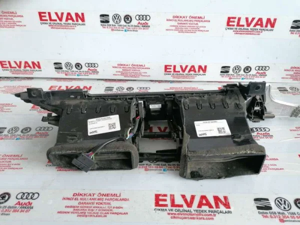 4G1820951 | Orta Havalandırma Izgarası VAG