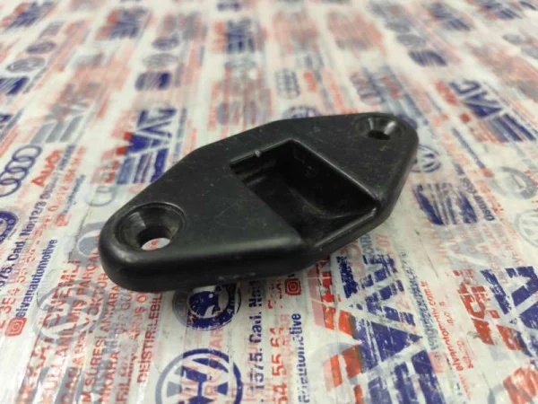 2K0843667A | VW Caddy Sürgülü Sağ Kapı Pim Yuvası VAG