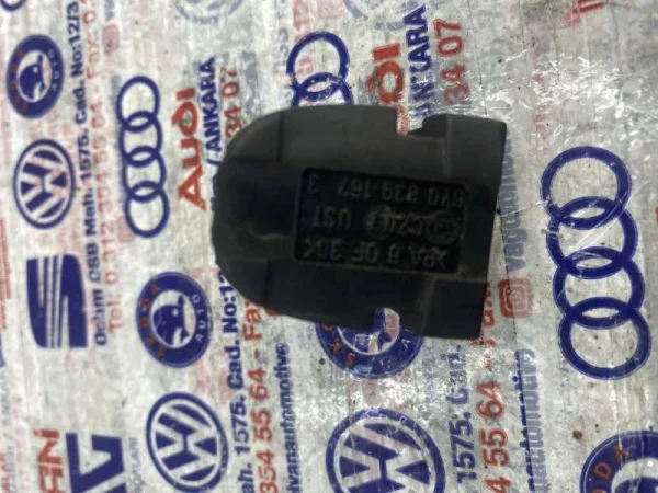 6Y0839167 | Ön Kapı Kilit Braketi | VW Polo - Skoda Fabia, Octavia, Superb VAG