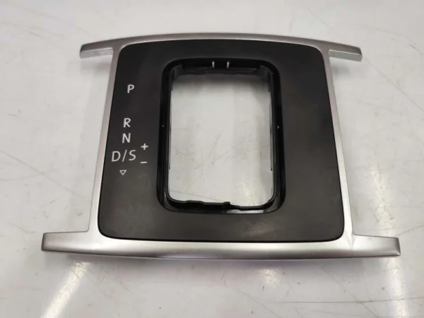 2H1713203C | VW Amarok Vites Çerçevesi VAG