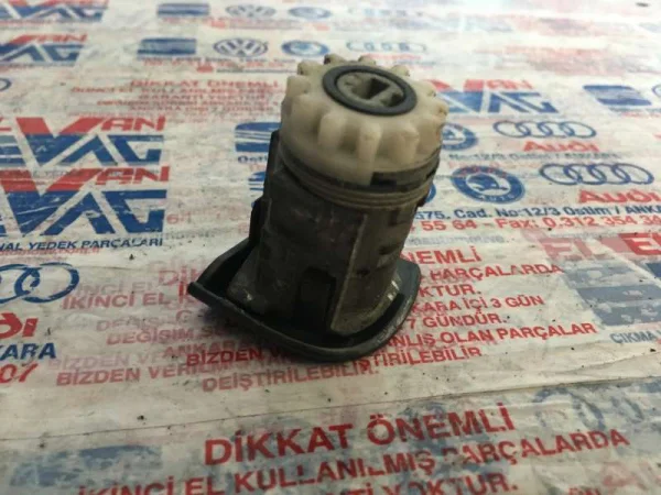 8E1837063 | Sol Ön Kapı Kilit Silindiri | Audi A3, A4 VAG