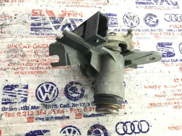 8E0827573A | Audi A4 Arka Bagaj Kilidi VAG