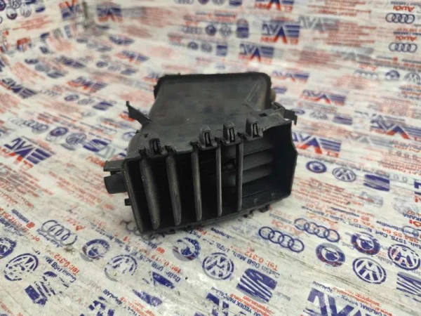 7E1857038F | VW Transporter Havalandırma Izgarası VAG