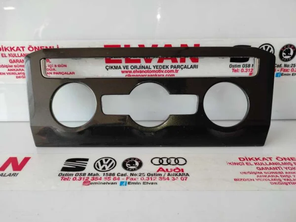5NB820073 | VW Tiguan Orta Konsol Havalandırma Çerçevesi VAG