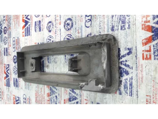 2K0883087B | VW Caddy Arka Koltuk Bağlantı Kaplaması VAG