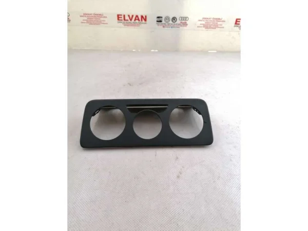 8X1863321 | Audi A1 Orta Konsol Havalandırma Çerçevesi VAG