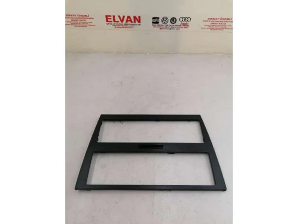 8D0863263AB | Audi A4 Orta Konsol Çerçevesi VAG