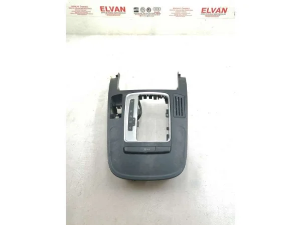 8K0864261 | Vites Konsol Çerçevesi | Audi A4, A5, Q5 VAG