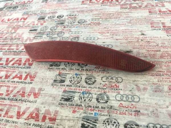 5K0945106G | VW Golf Arka Sağ Tampon Reflektörü VAG
