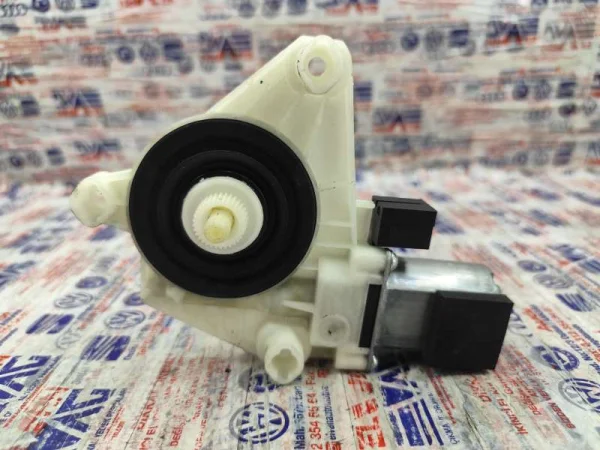 5Q4959802D | VW Passat Elektrikli Arka Sağ Cam Motoru VAG