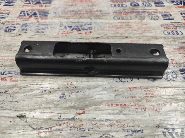 2K0883873 | VW Caddy Arka Koltuk Bağlantı Demiri VAG