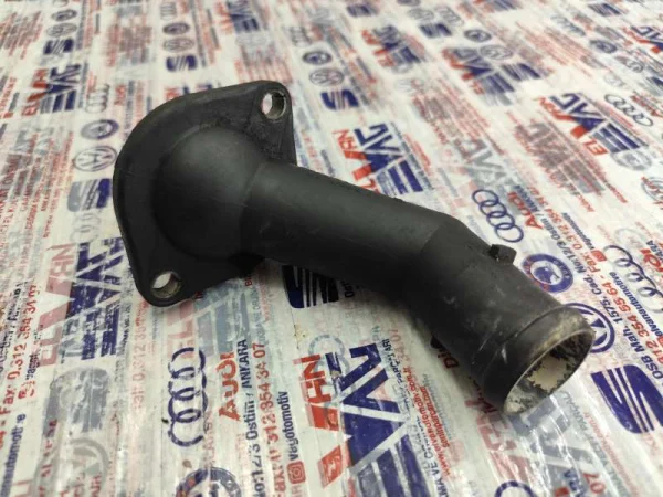 06A121121C | Termostat Kapağı | VW Bora, Caddy - Audi A3, TT - Seat Alhambra, Altea VAG