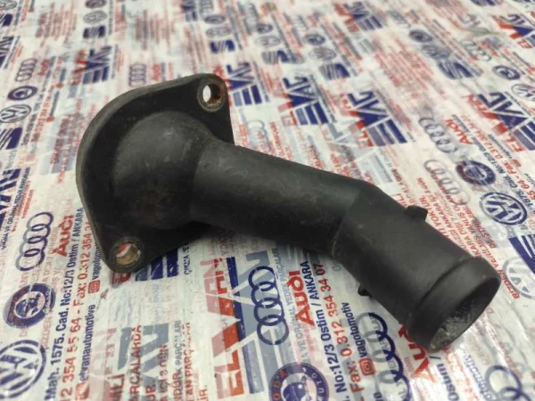 06A121121C | Termostat Kapağı | VW Bora, Caddy - Audi A3, TT - Seat Alhambra, Altea VAG
