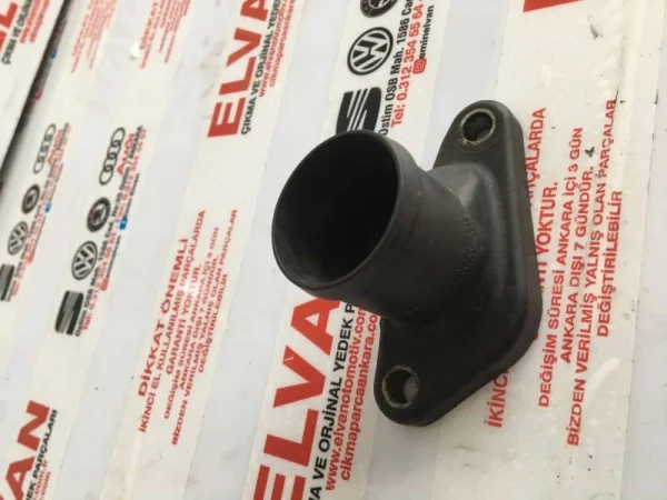 076121133E | Motor Su Flanşı VAG