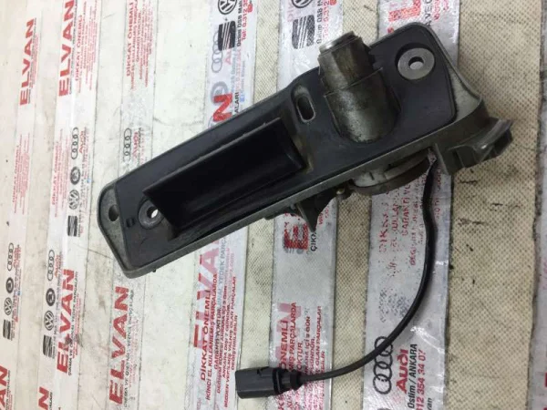 2K0827565F | VW Caddy Bagaj Açma Kolu VAG