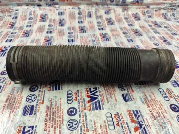 1J0129684J | Hava Filtre Borusu | VW Bora, Golf, Jetta - Audi A3 - Seat Leon VAG