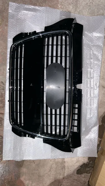 8P0853651M | Audi A3 Ön Panjur