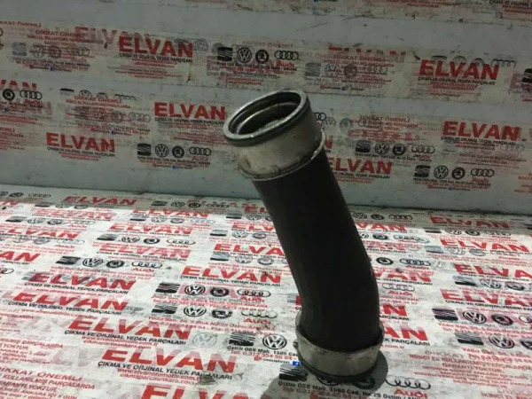 7H0145708C | İntercooler Hortumu VAG