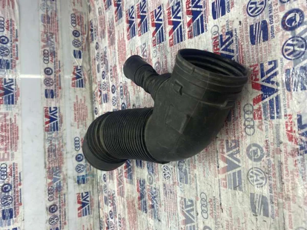 1J0129684N | Hava Filtre Borusu | VW Bora, Golf, Jetta - Audi A3 VAG
