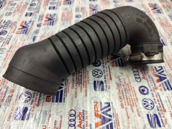 8D0129615J | Hava Filtre Hortumu | VW Passat - Audi A4, A6 VAG