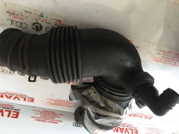 7L6129535 | VW Touareg Hava Filtre Hortumu VAG