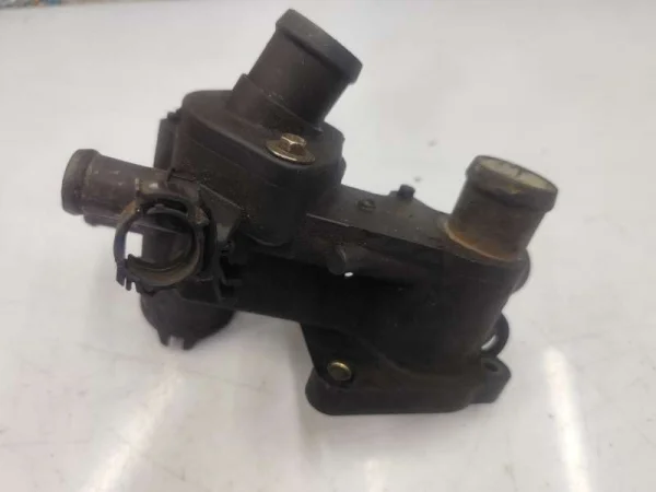 032121111AE | Komple Termostat Yuvası | VW Bora, Golf VAG