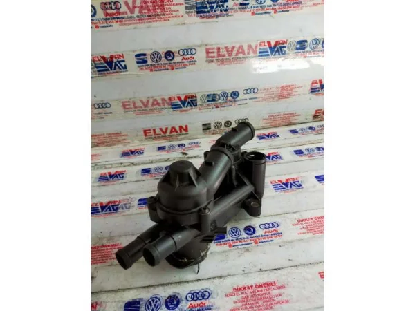 03C121118F | Termostat Kapağı | VW CC, Eos - Audi A1, A3 - Seat Alhambra, Altea VAG