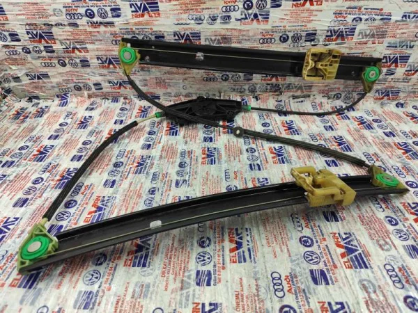 8K0837462 | Audi A4 Sağ Ön Cam Krikosu VAG